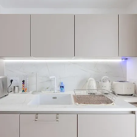 - Beautiful - 3 Bedrooms - 3 Bathrooms - 5cv Appartement